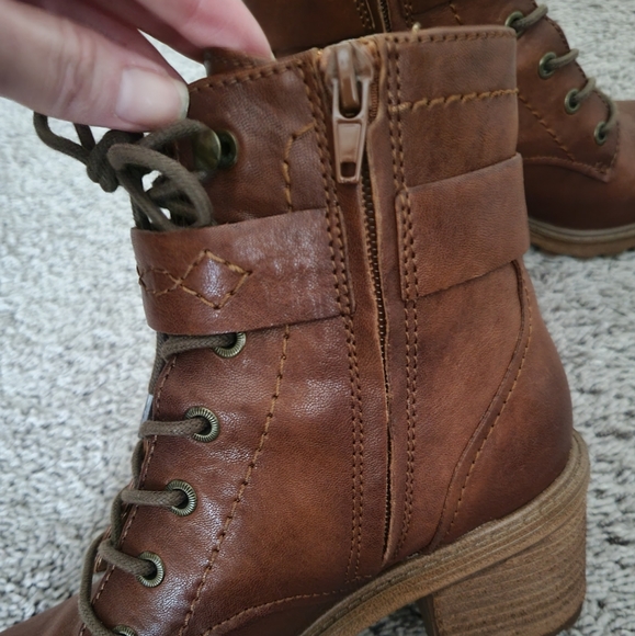 Boots - Picture 3 of 8